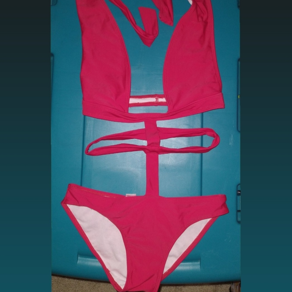 Super sexy one piece/two piece😘